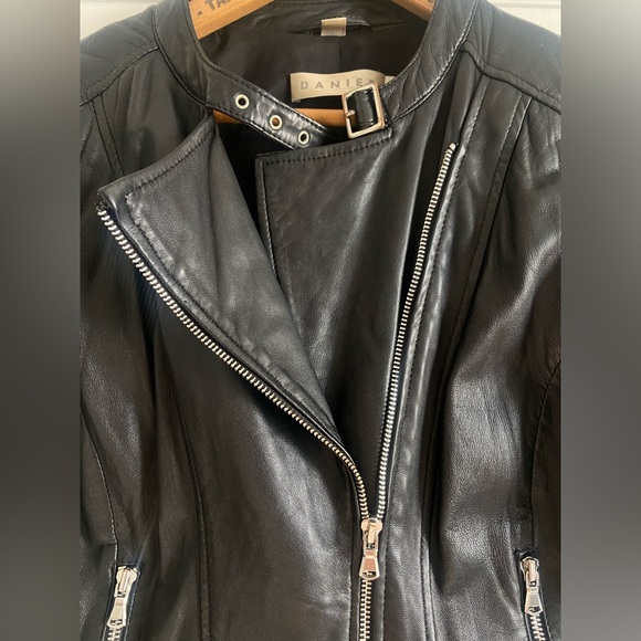 Danier Leather Premium Leather Motorcycle Jacket 3XS - Picture 4 of 9